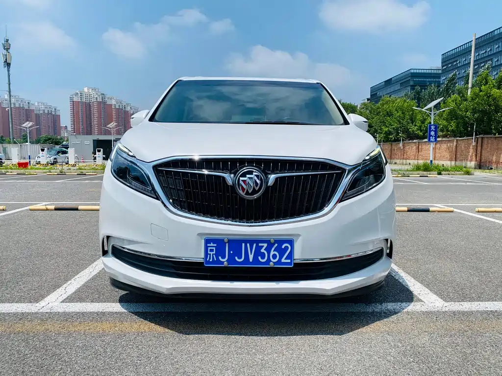 Buick GL8 — миниатюра 2