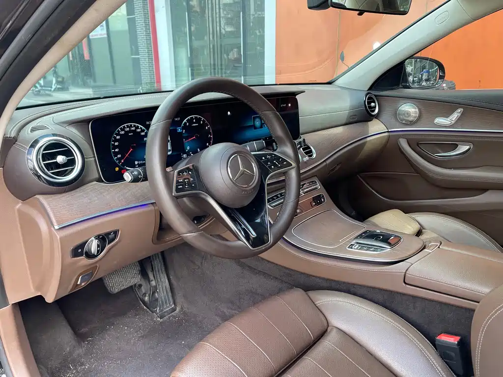 Mercedes-Benz E-Class — миниатюра 18