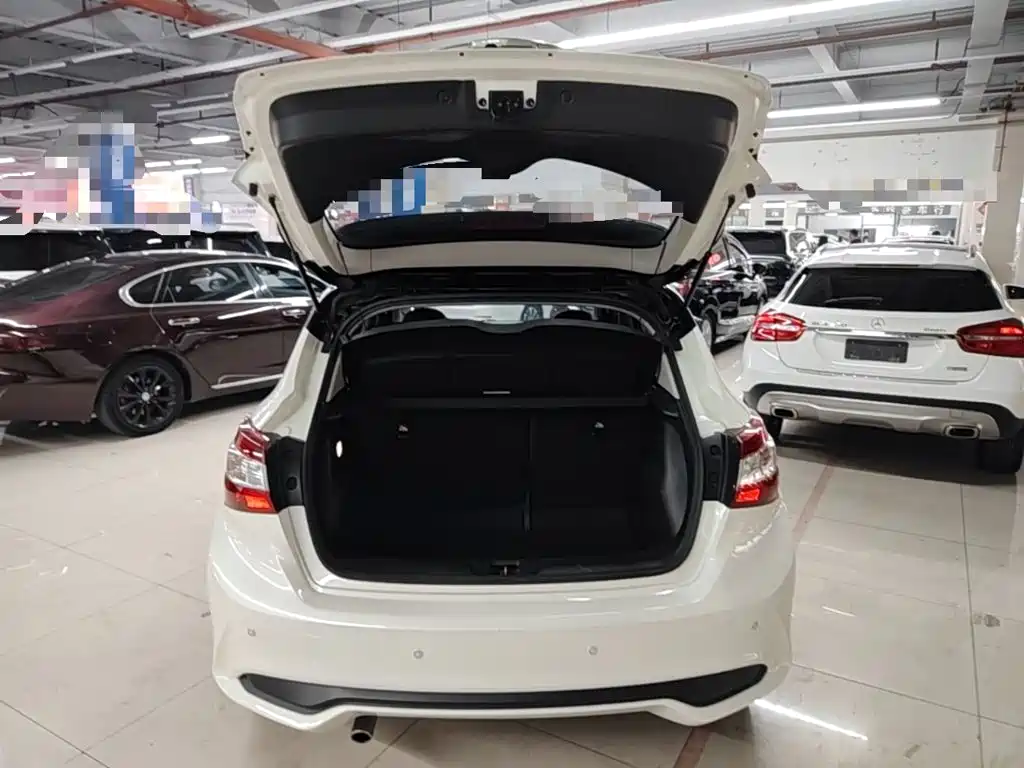 Nissan Tiida — миниатюра 19