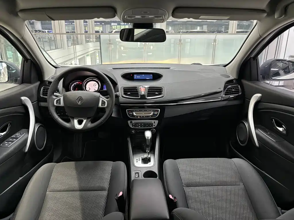 Renault Fluence — миниатюра 8