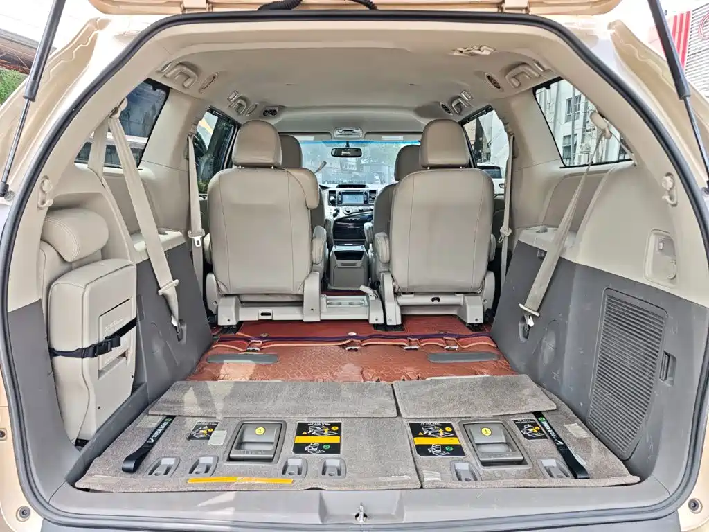Toyota Sienna — миниатюра 28
