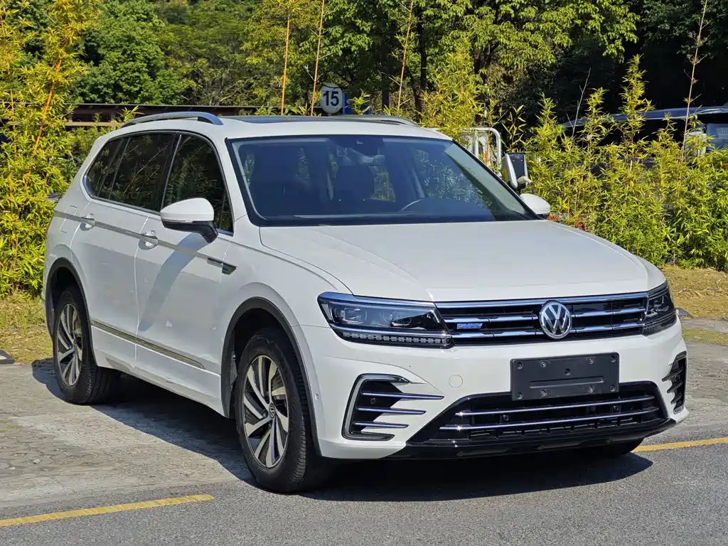 Volkswagen Tiguan L PHEV — миниатюра 3