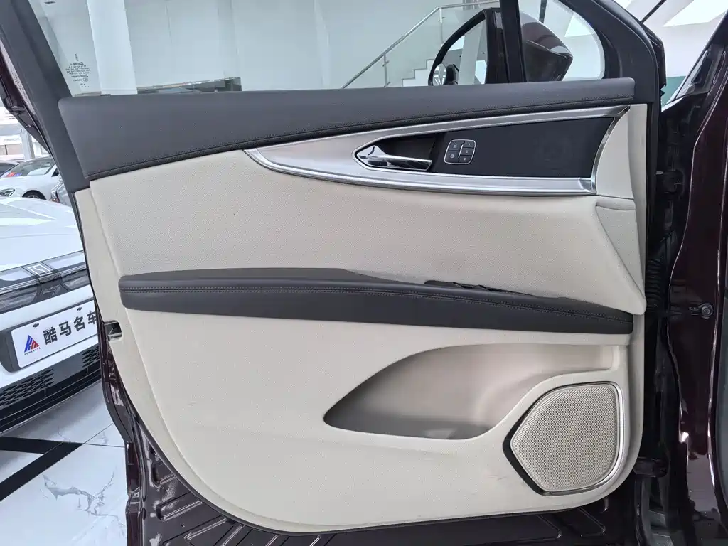 Lincoln Nautilus (Import) — миниатюра 4