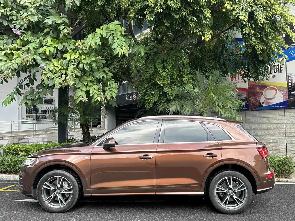 Audi Q5L — миниатюра 2