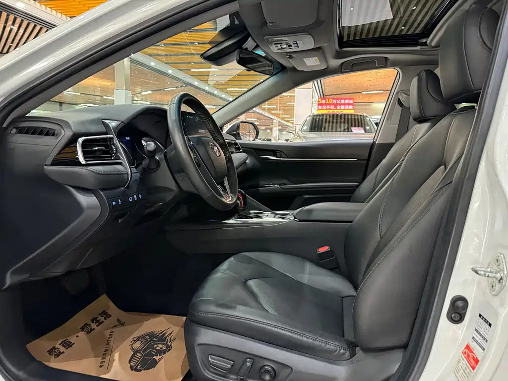 Toyota Camry — миниатюра 4
