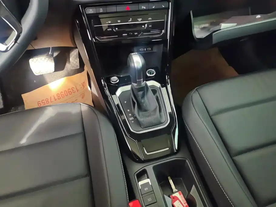 Volkswagen T-Roc — миниатюра 16