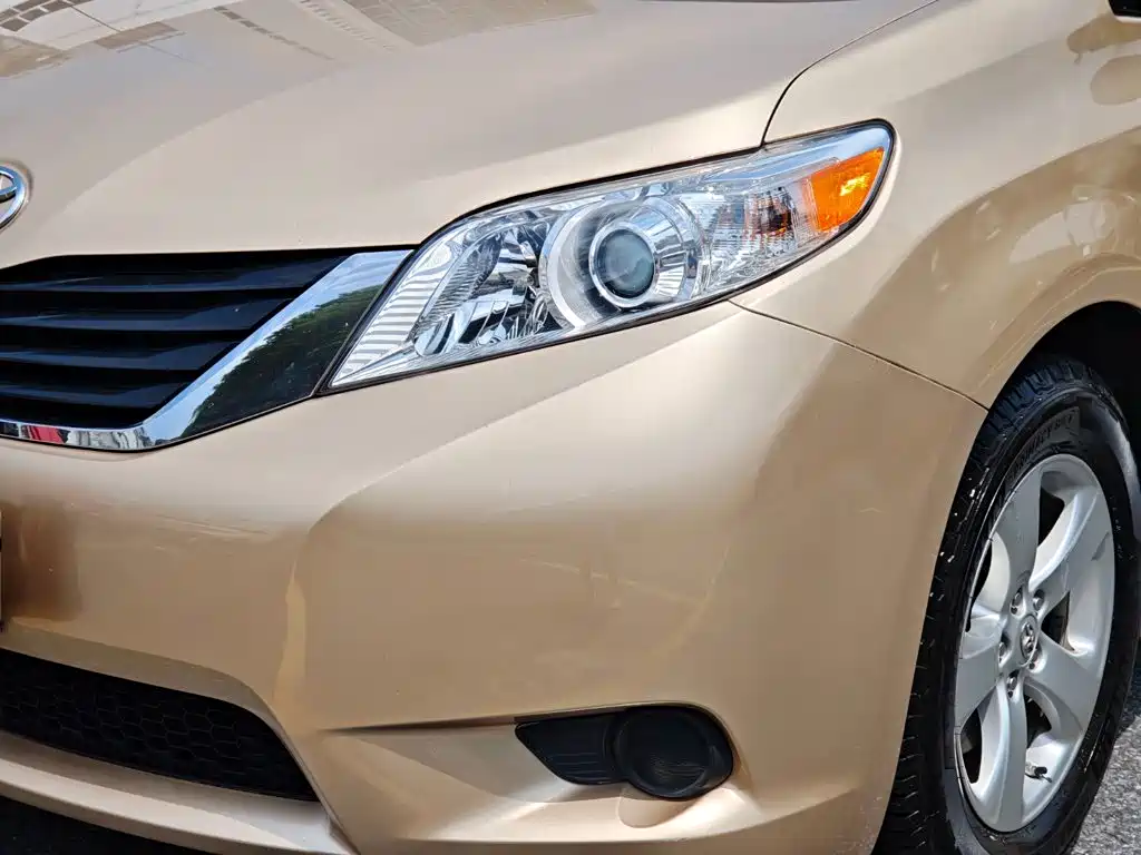 Toyota Sienna — миниатюра 9