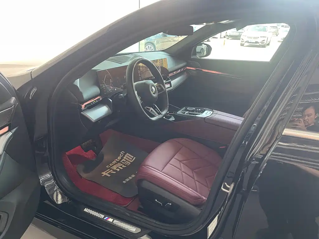 BMW 5 Series — миниатюра 12