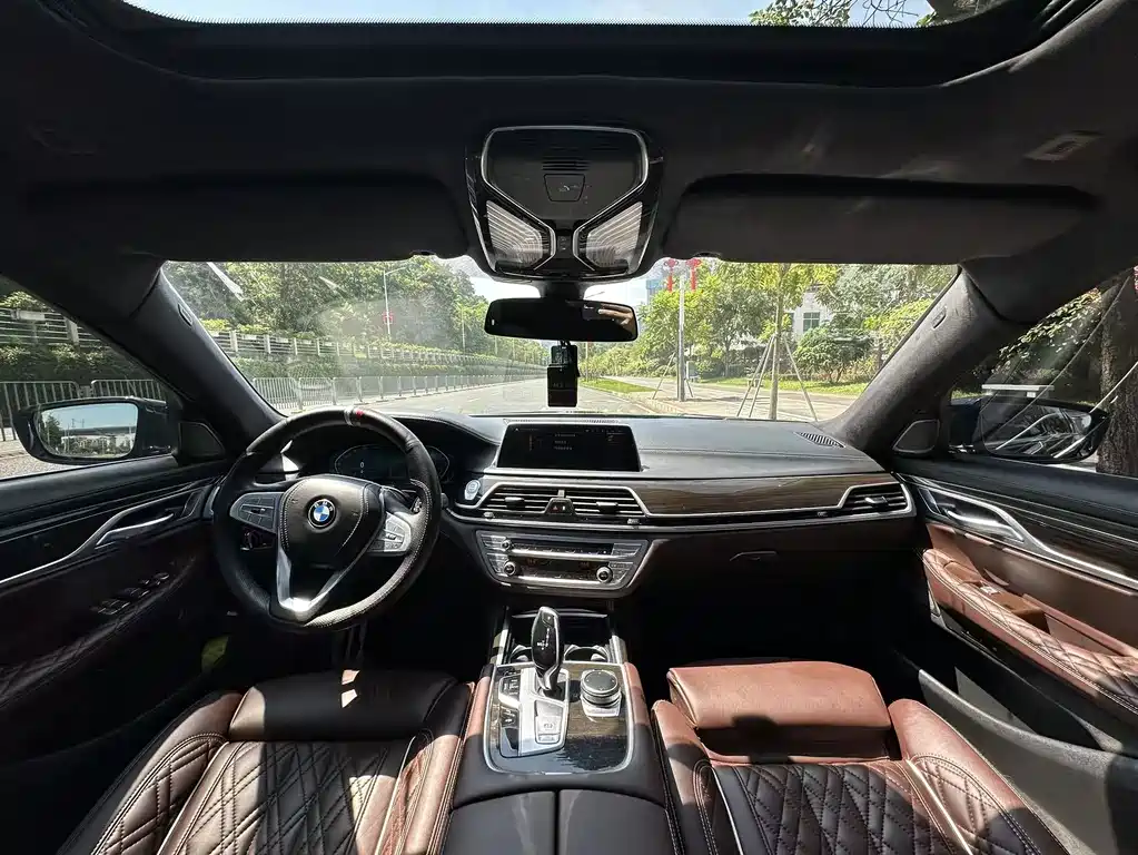 BMW 7 Series — миниатюра 6