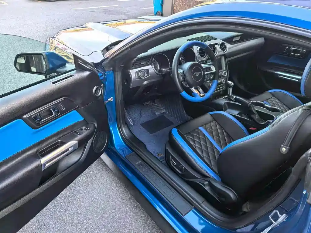 Ford Mustang — миниатюра 6