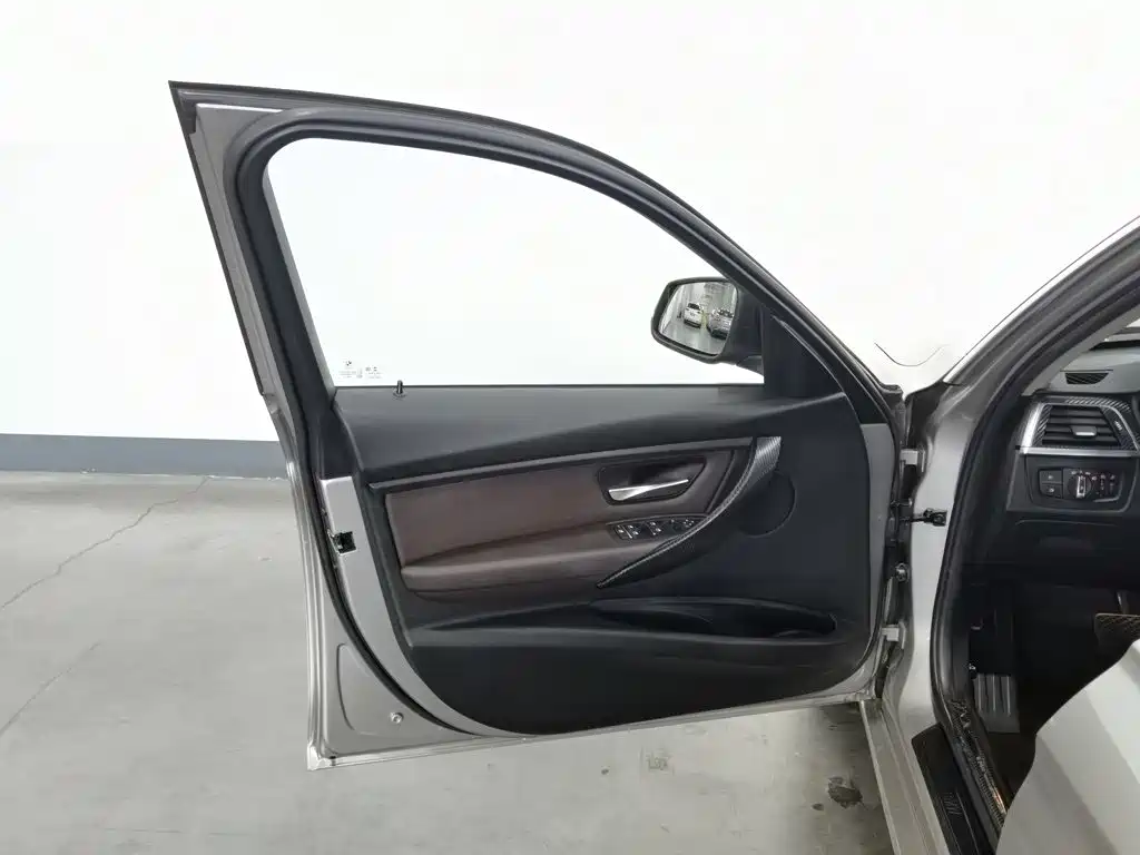 BMW 3 Series — миниатюра 8
