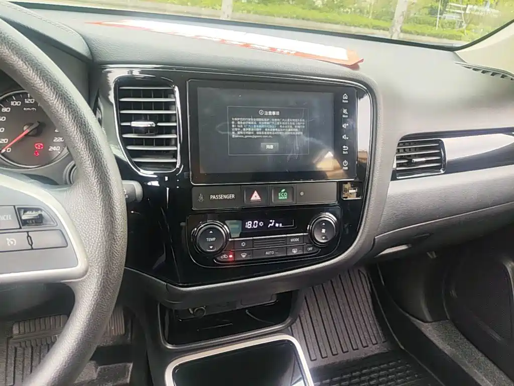Mitsubishi Outlander — миниатюра 13