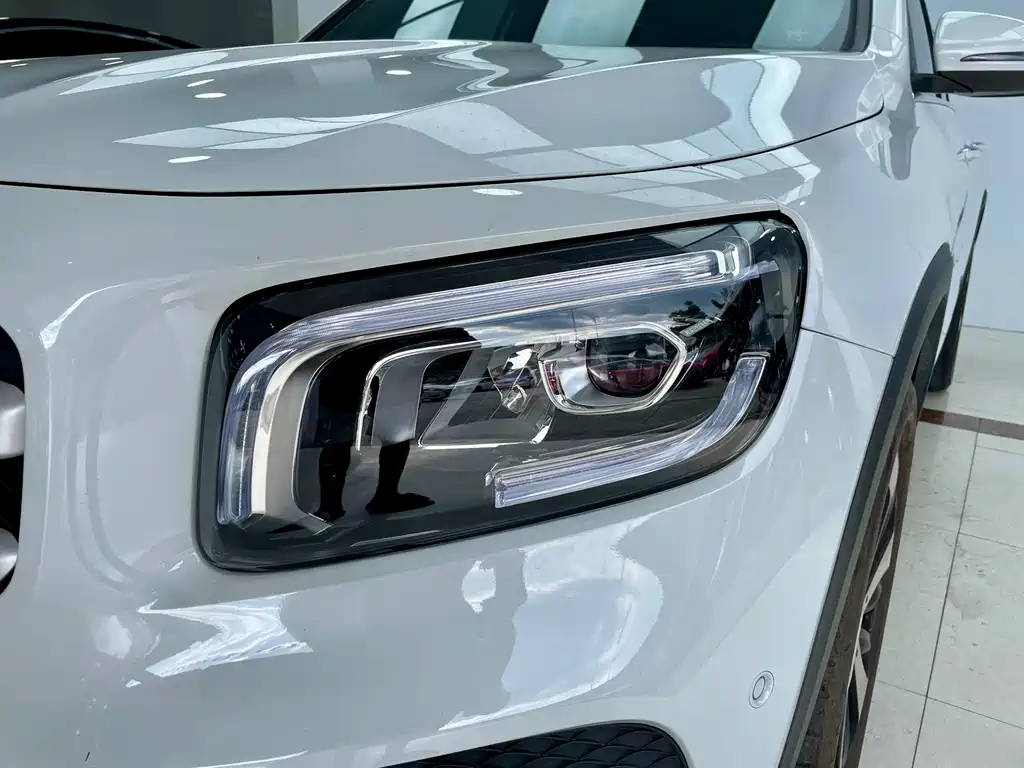 MERCEDES-BENZ  GLB