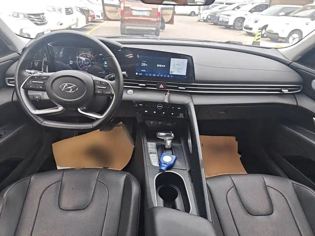 Hyundai Elantra — миниатюра 10