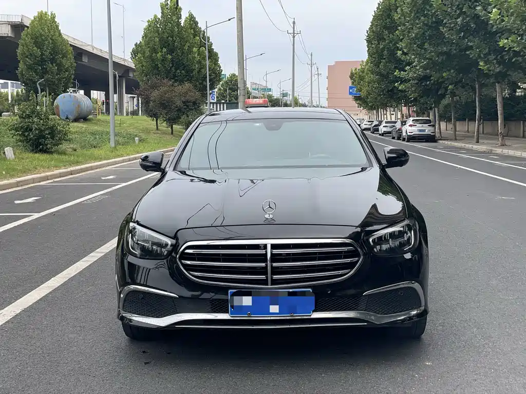 Mercedes-Benz E-Class — миниатюра 2