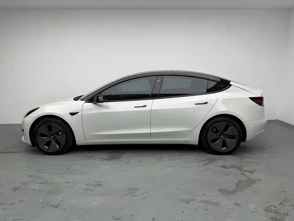 Tesla Model 3 — миниатюра 20