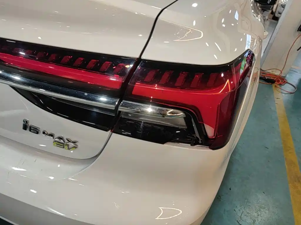 Roewe i6 MAX New Energy — миниатюра 8