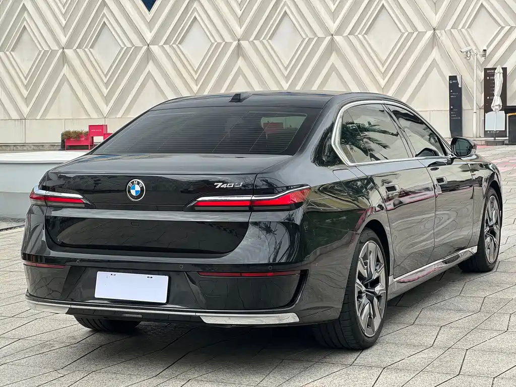 BMW 7 Series — миниатюра 6