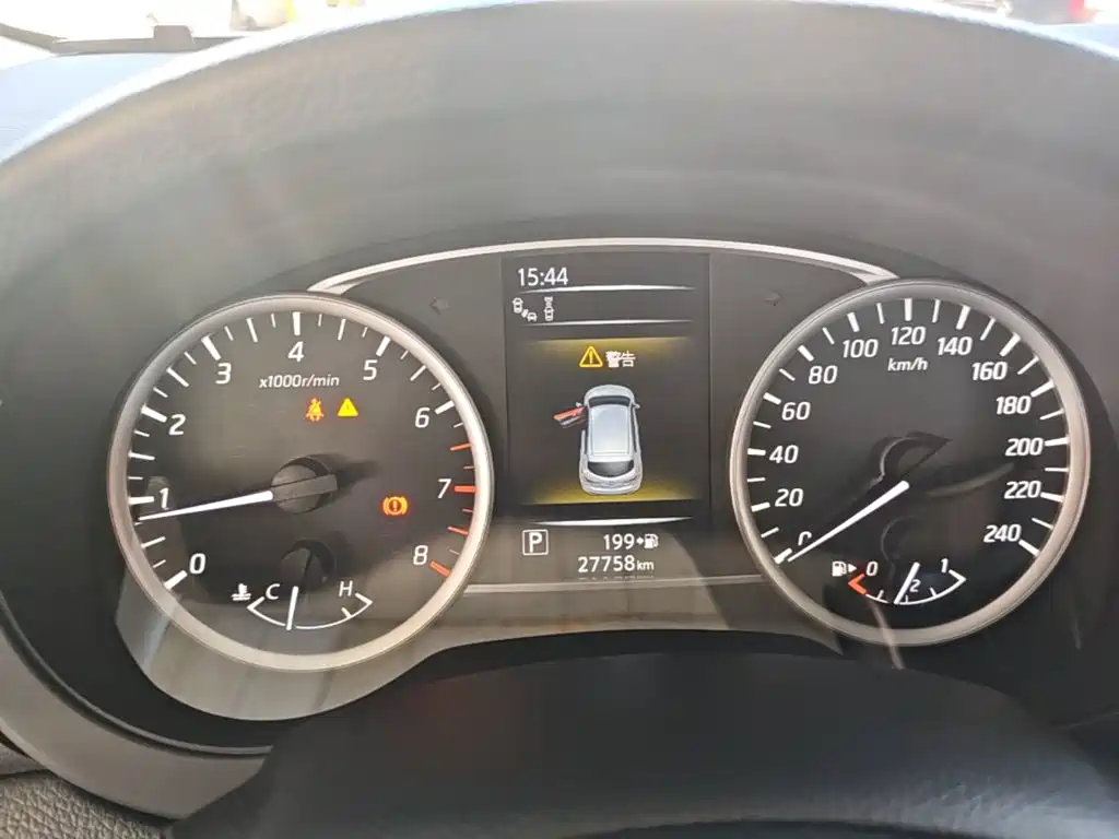 Nissan Tiida — миниатюра 12