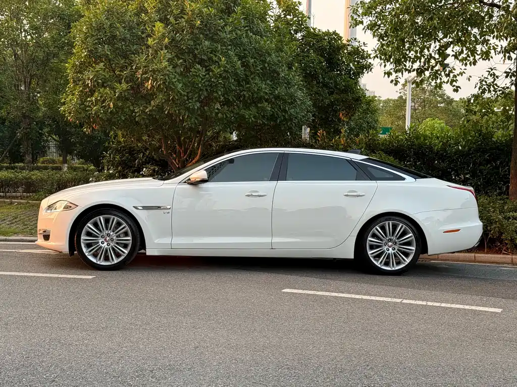 Jaguar XJ — миниатюра 27