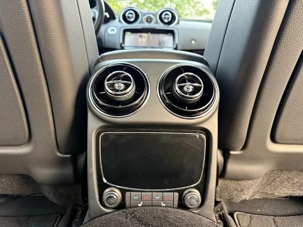 Jaguar XJ — миниатюра 21