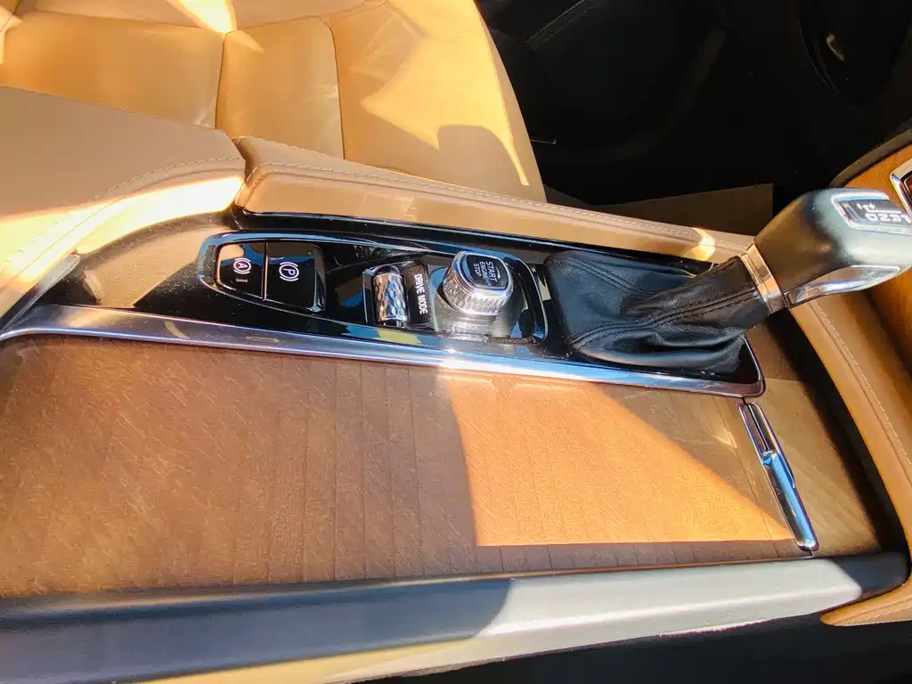 Volvo XC90 — миниатюра 15