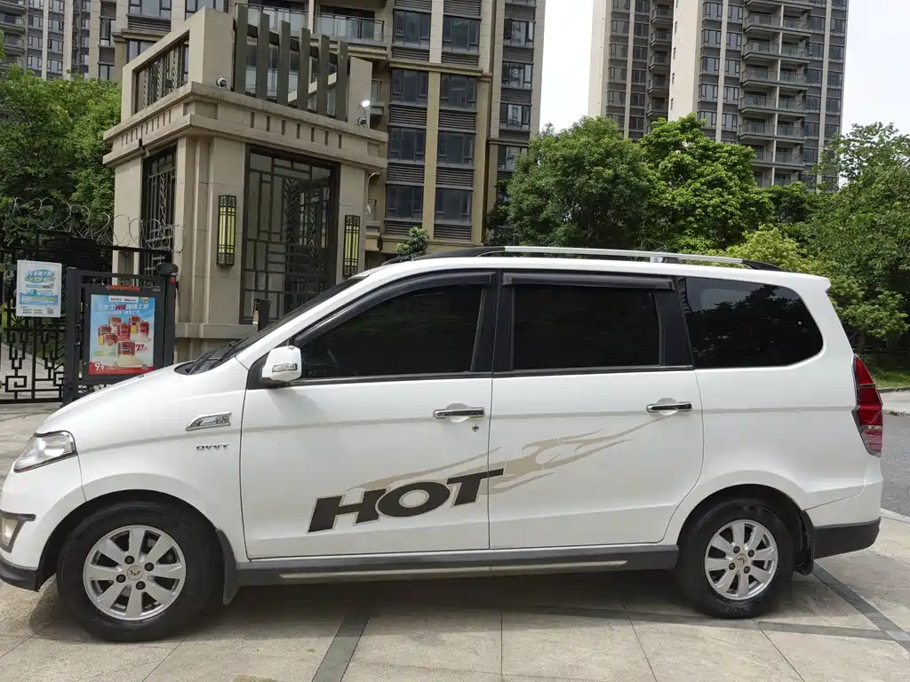 Wuling Hongguang — миниатюра 3