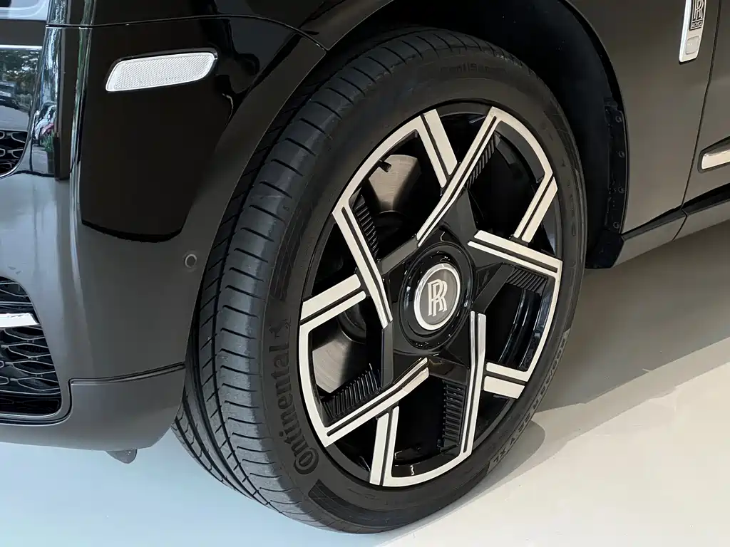 Rolls-Royce Cullinan — миниатюра 4