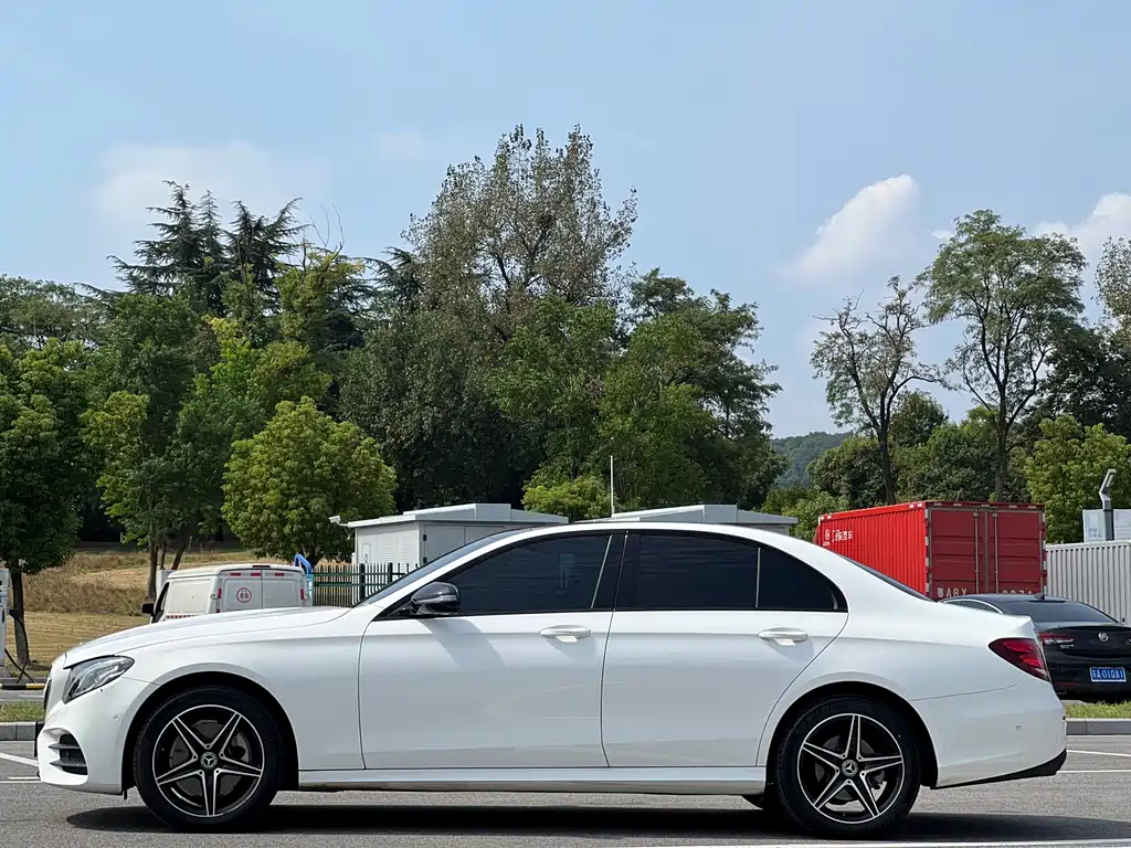 Mercedes-Benz E-Class (Import) — миниатюра 4