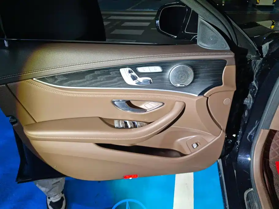 Mercedes-Benz E-Class — миниатюра 7