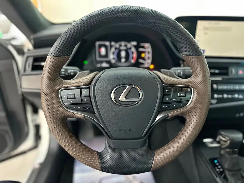 Lexus ES — миниатюра 8