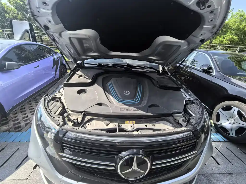 Mercedes-Benz EQC — миниатюра 12