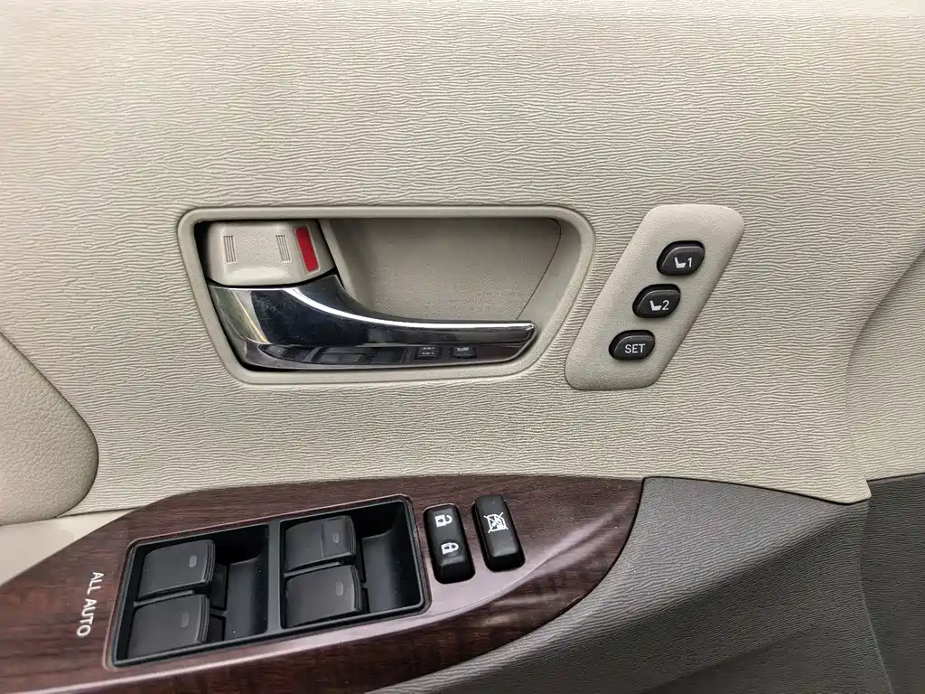 Toyota Sienna — миниатюра 4