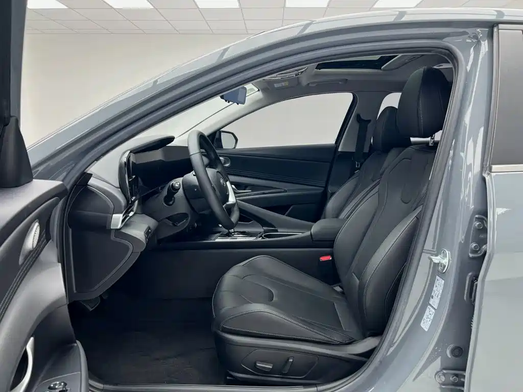 Hyundai Elantra — миниатюра 6