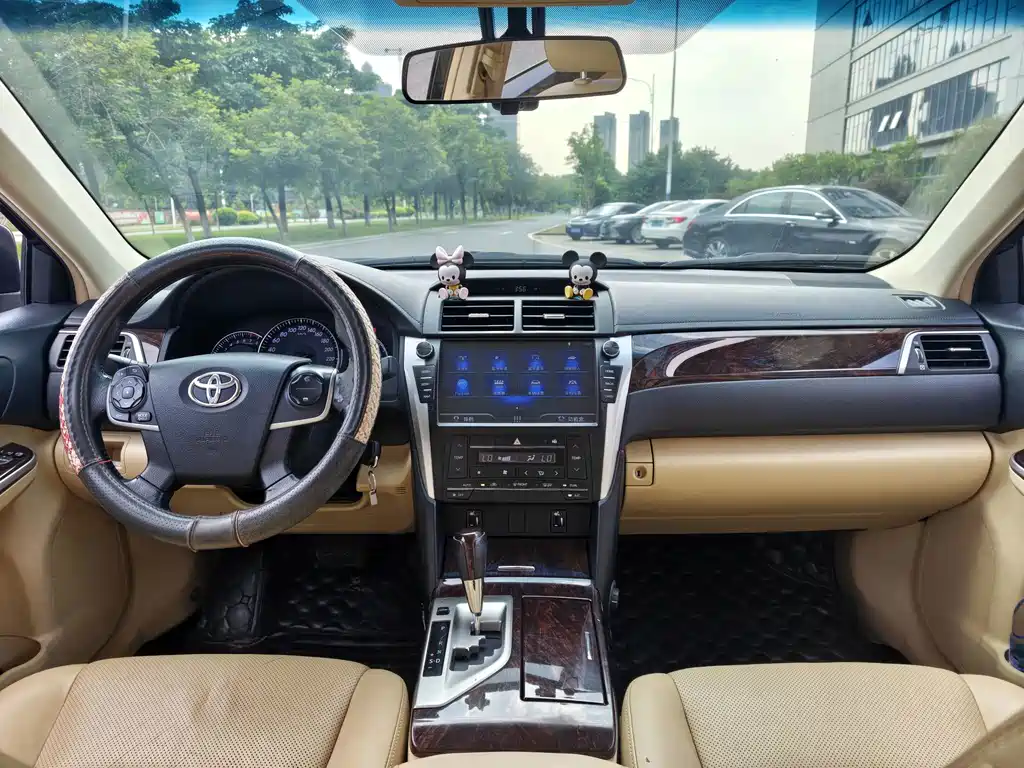 Toyota Camry — миниатюра 4