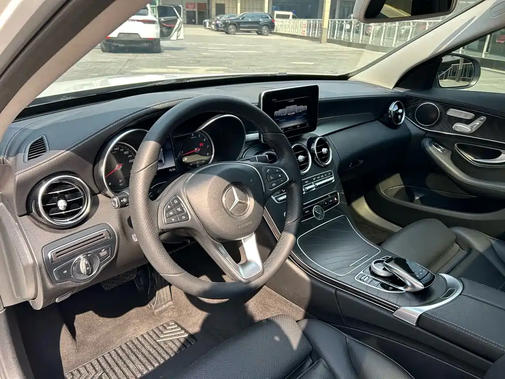 Mercedes-Benz C-Class — миниатюра 5
