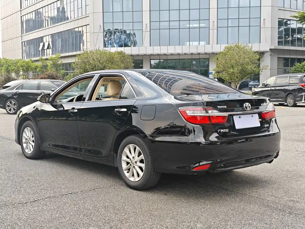 Toyota Camry — миниатюра 14
