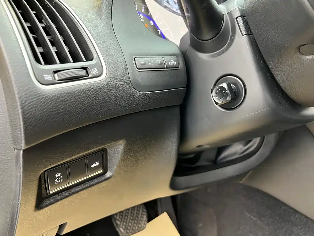 Infiniti Q50 2014 3.7L Comfort