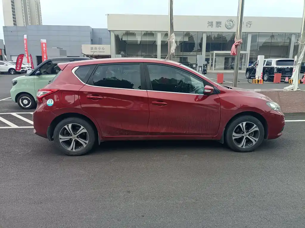 Nissan Tiida — миниатюра 2