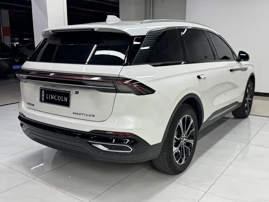 Lincoln Nautilus 2025 2.0T