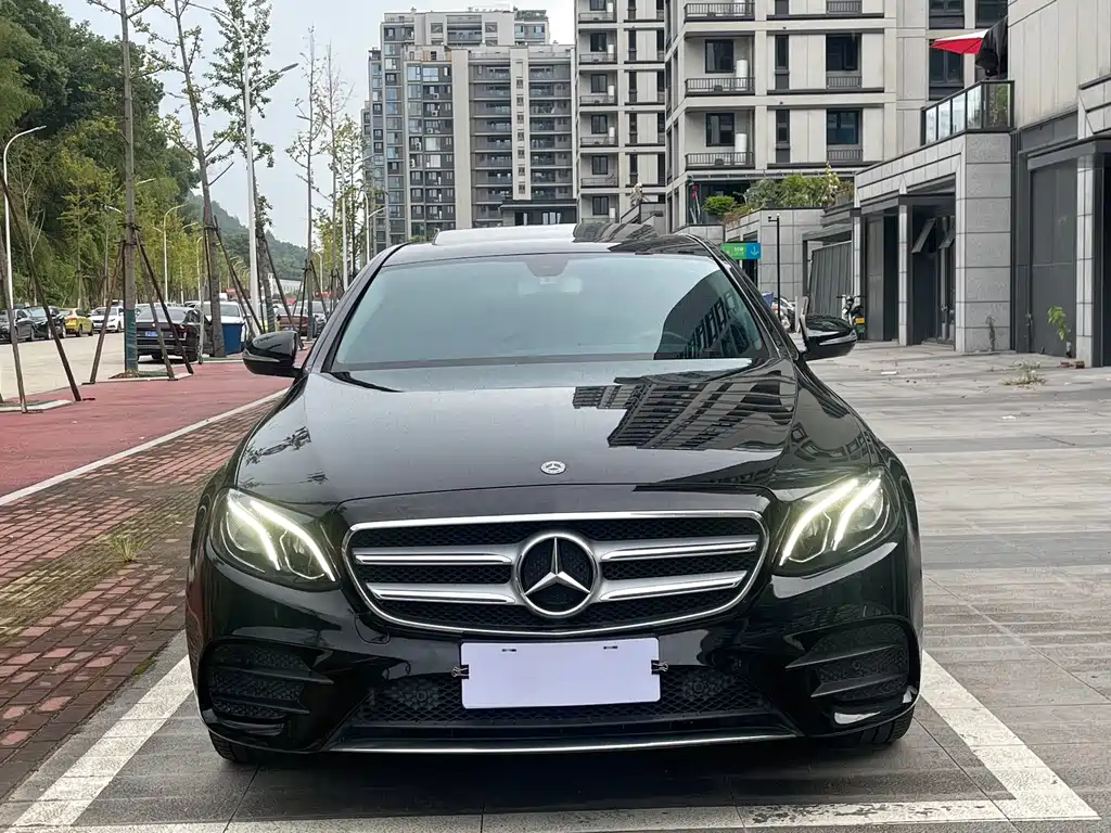 Mercedes-Benz E-Class — миниатюра 2