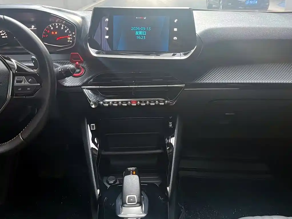 Peugeot 2008 — миниатюра 12