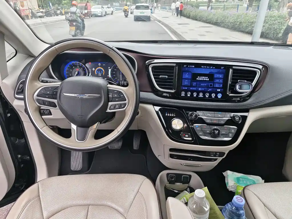 Chrysler Grand Voyager (Import) — миниатюра 7