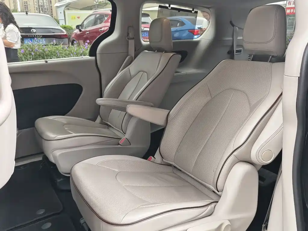 Chrysler Grand Voyager (Import) — миниатюра 9