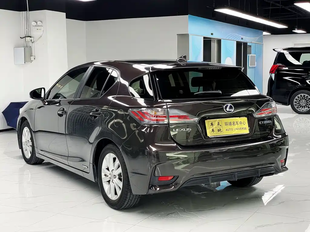 Lexus CT — миниатюра 6