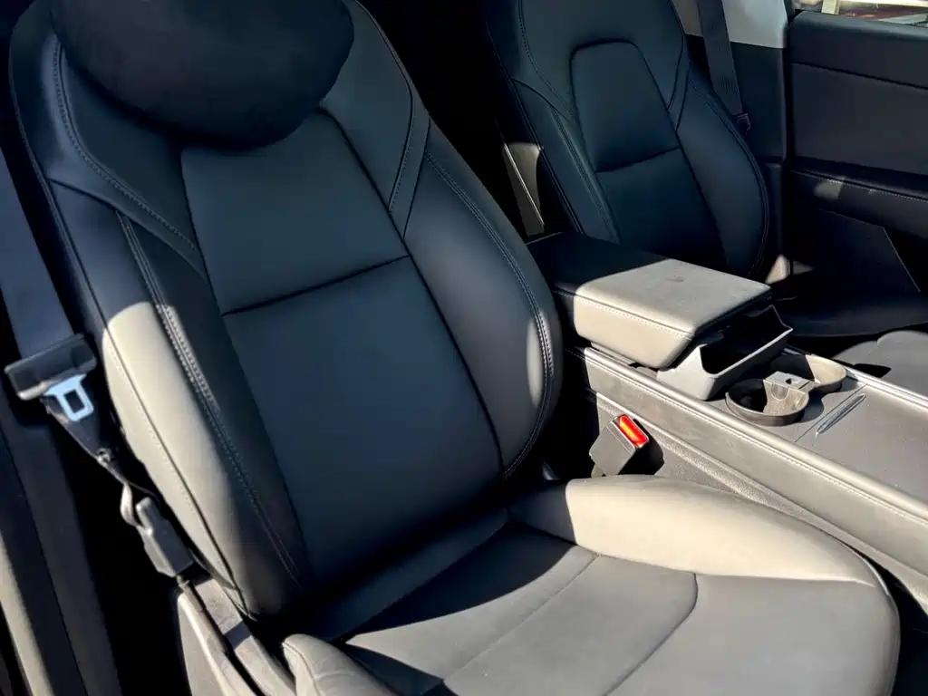 Tesla Model Y — миниатюра 6