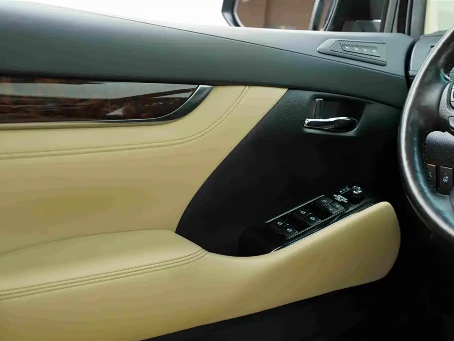 Toyota Alphard — миниатюра 36