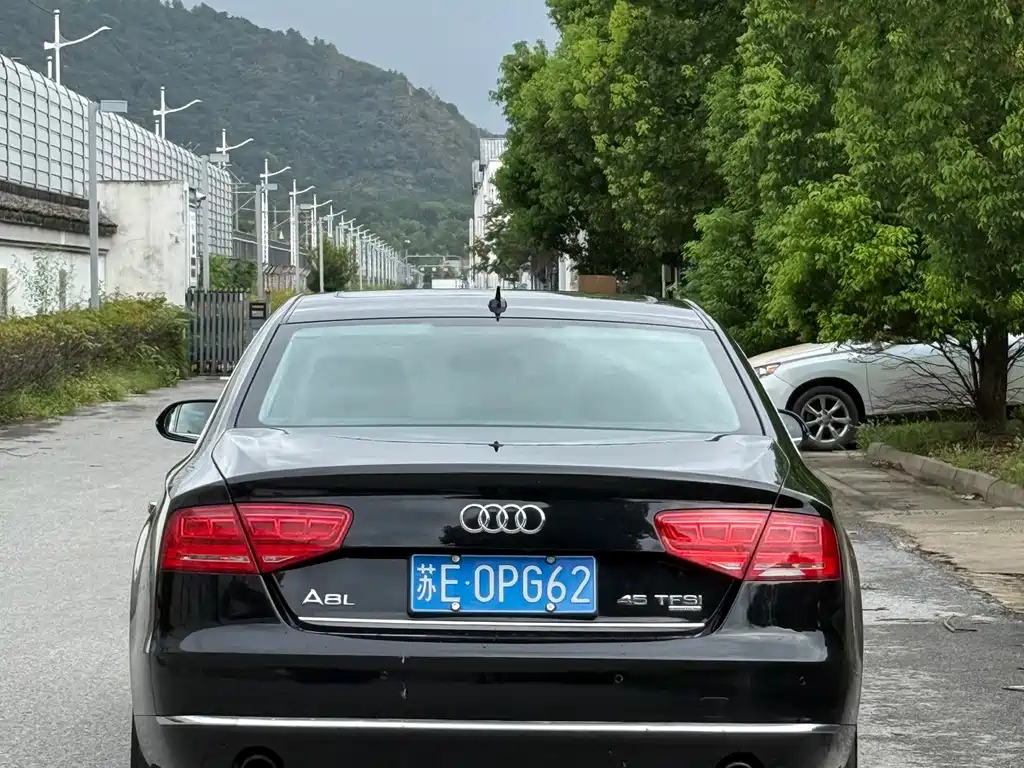 Audi A8 — миниатюра 2