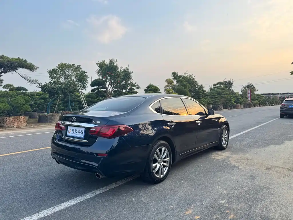 Infiniti Q70 — миниатюра 4