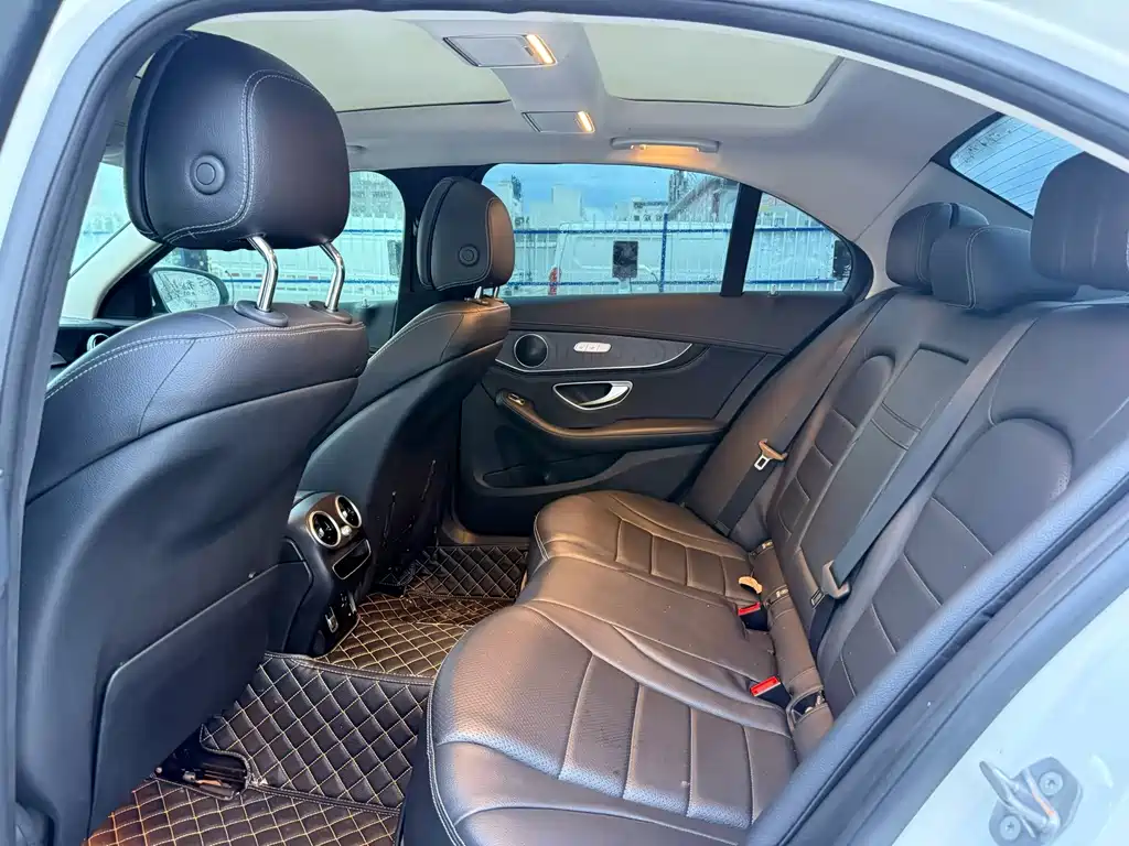Mercedes-Benz C-Class — миниатюра 5